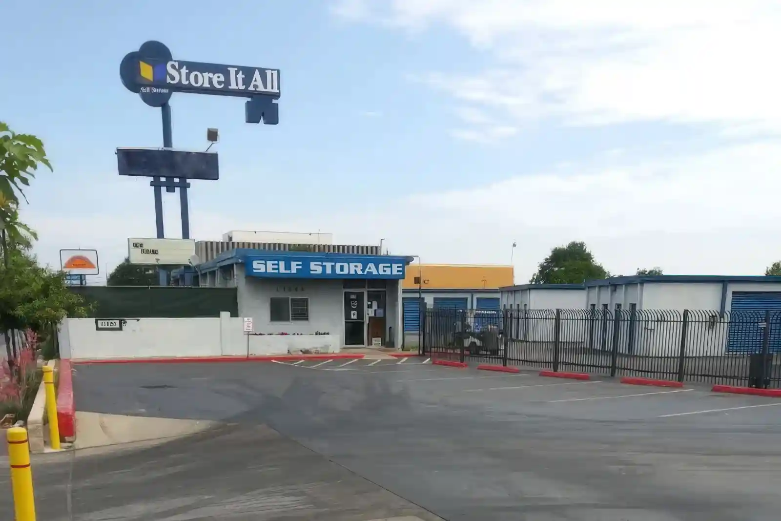 Stor It All Storage - Airline